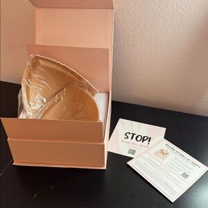 New in Box Boomba triangle invisible lift inserts size large color beige